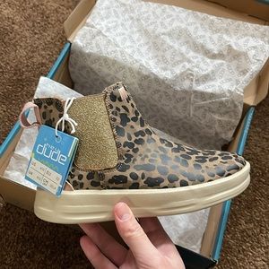 NWB Hey Dude Aurora Youth - Leo Nut - Kids 13